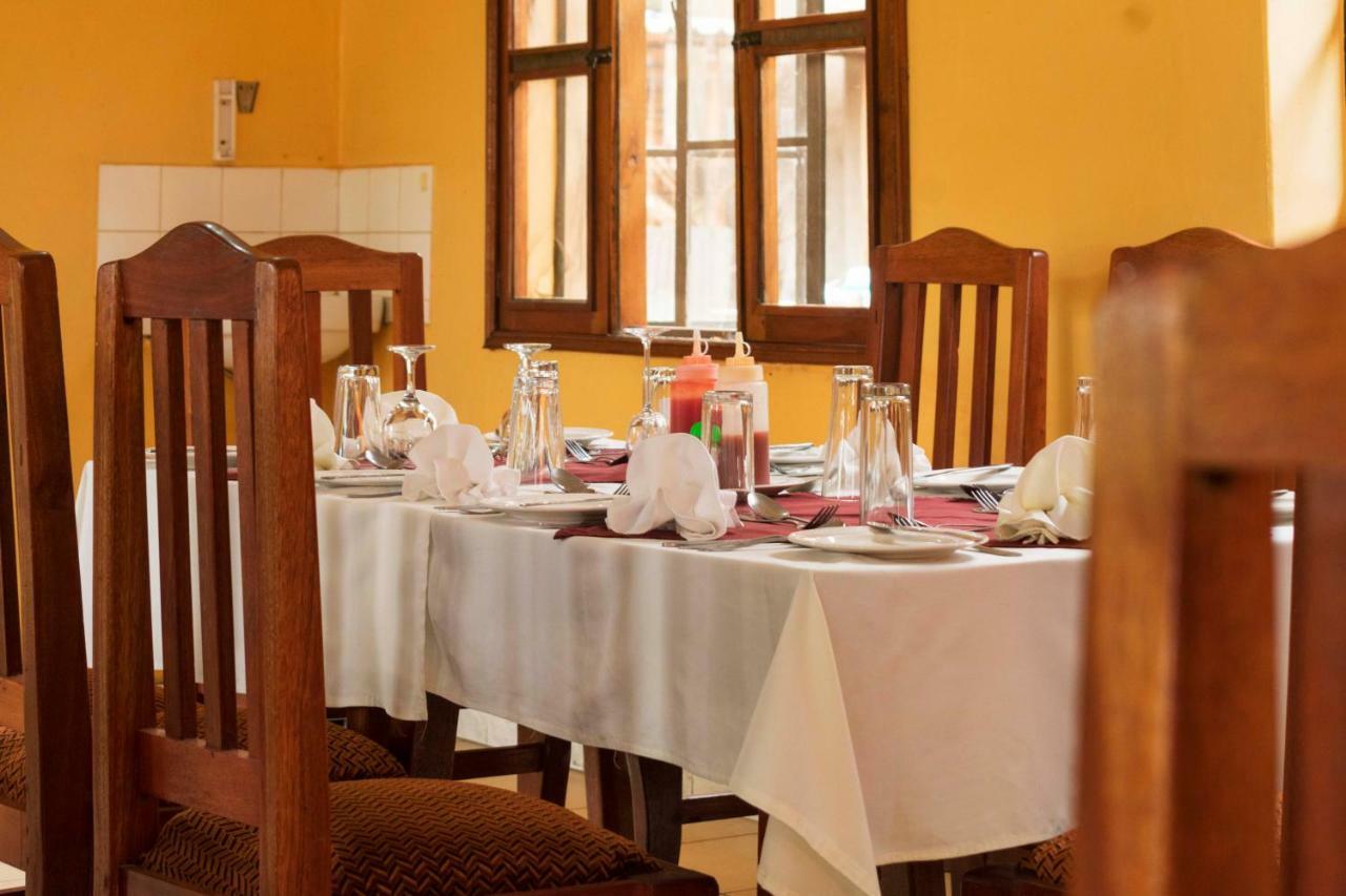 Rwenzori International Hotel Kasese Exteriör bild