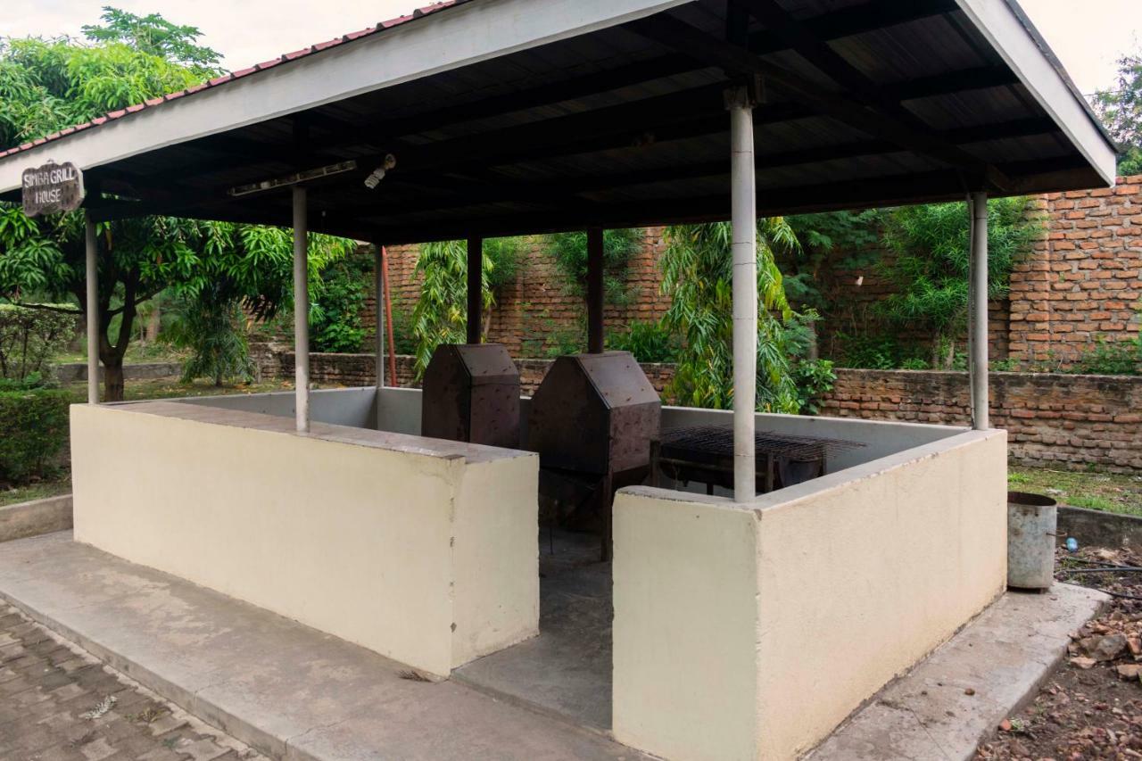 Rwenzori International Hotel Kasese Exteriör bild