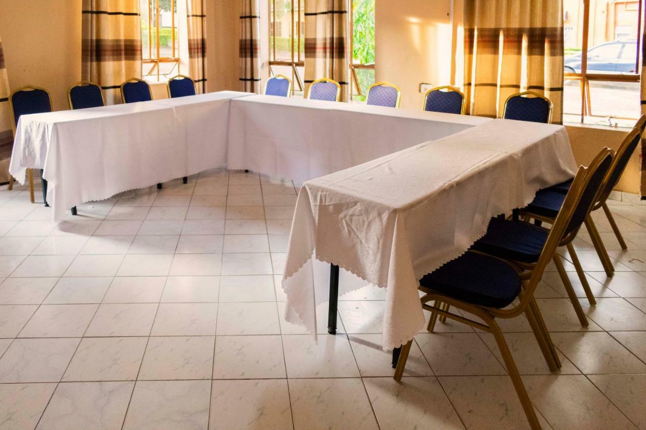 Rwenzori International Hotel Kasese Exteriör bild